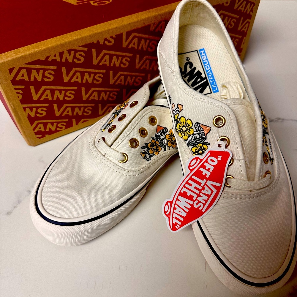 Old school Vans, limited embroidered. Flowers and mushrooms size 7.5 brand new